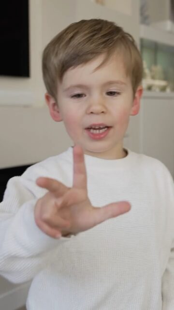 De mooiste momenten ontstaan als je een kind gewoon zichzelf laat zijn 🖐🏼

Ik leg dit soort momenten vast voor gezinnen 💟

#filmshoot #herinneringenvastleggen #echtemomenten